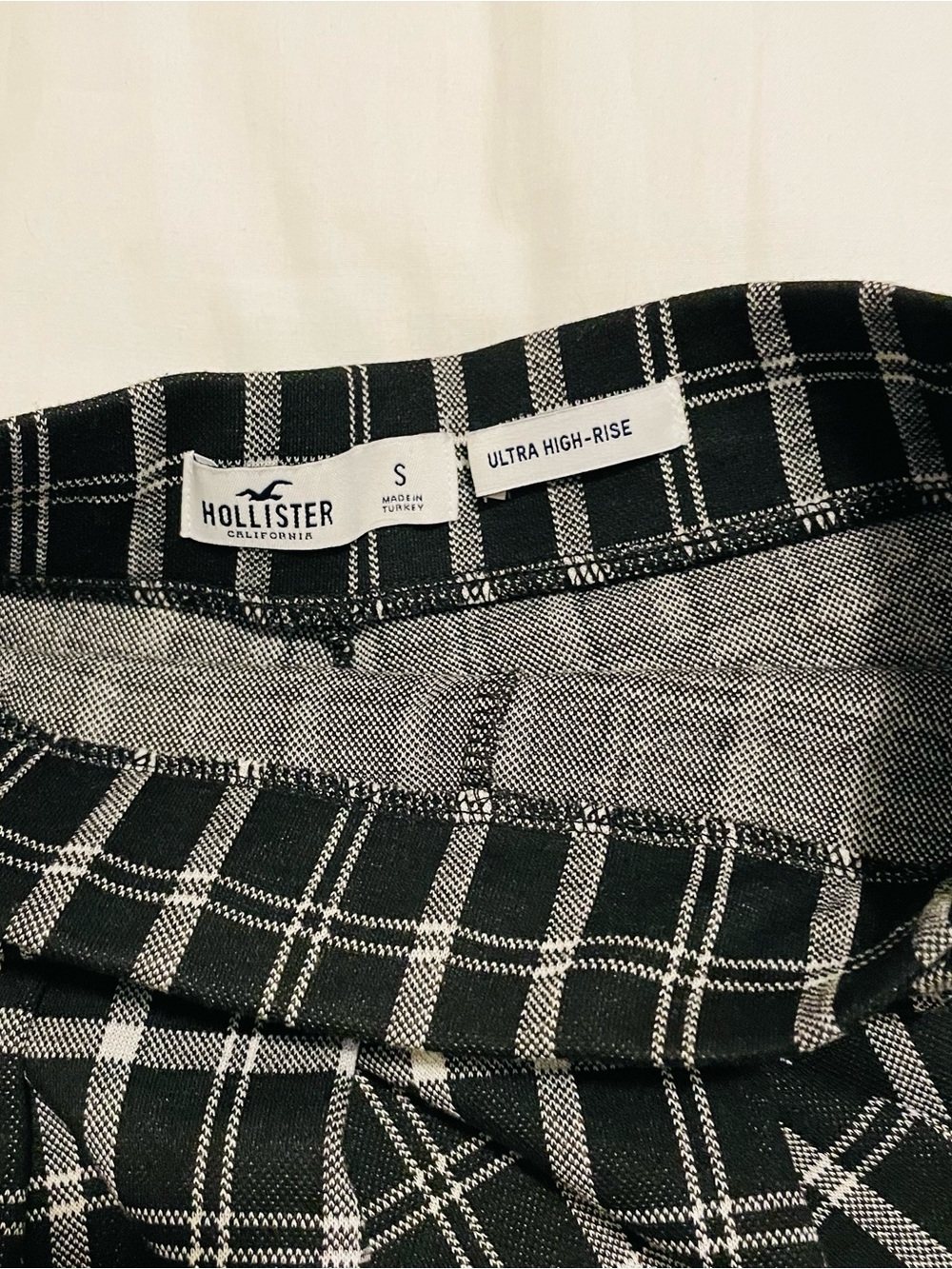 Hollister Black and White Plaid Ultra High-Rise Skort - Picture 7 of 8